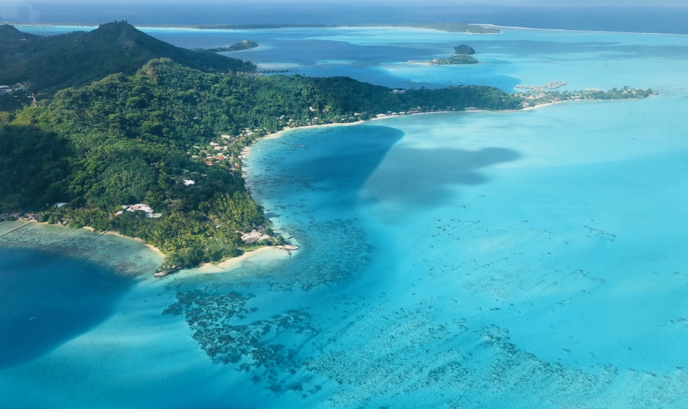 ボラボラ島でハートの島 ツパイ島ヘリコプター遊覧 Noa Noa Tahiti ノアノア タヒチ